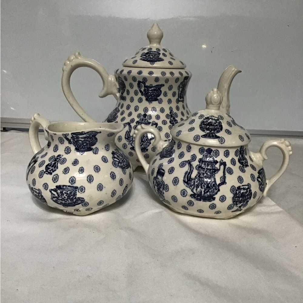 RARE ROYAL STAFFORDSHIRE CHINA CABINET TOILE Teapot, creamer, sugar-Blue & White